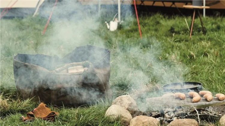 Robens Lassen Grill Trivet Combo - S - in use