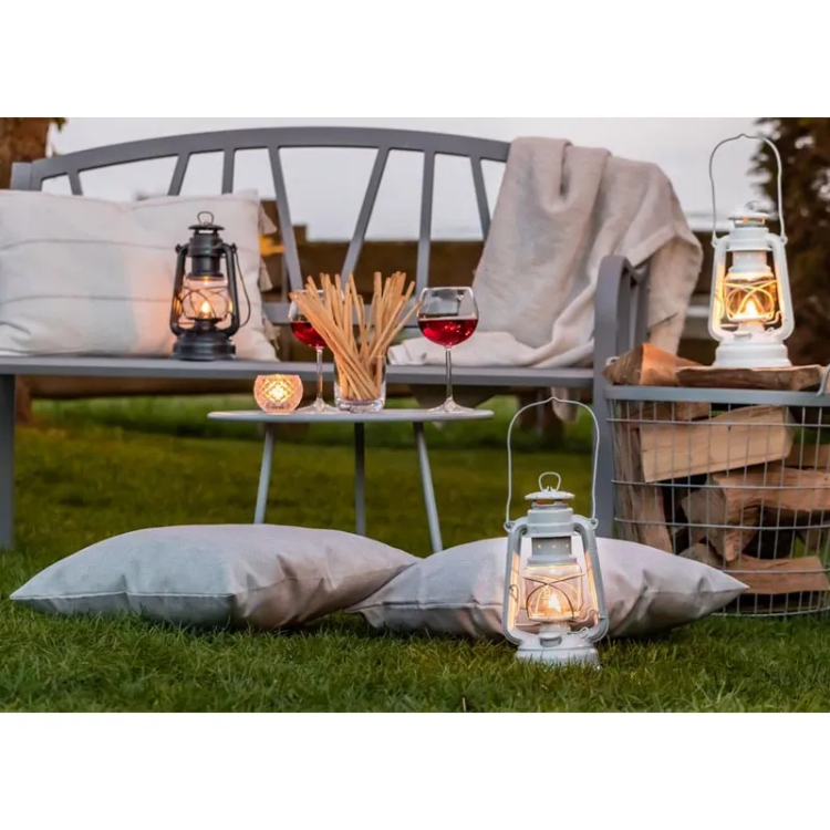 Feuer Hand Hurricane Lantern