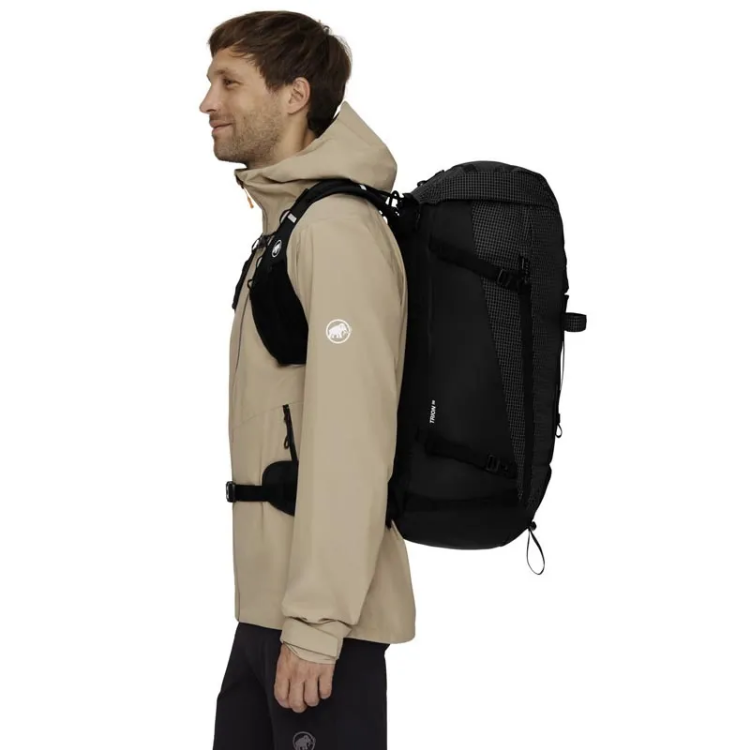 Mammut Trion 38 in Black