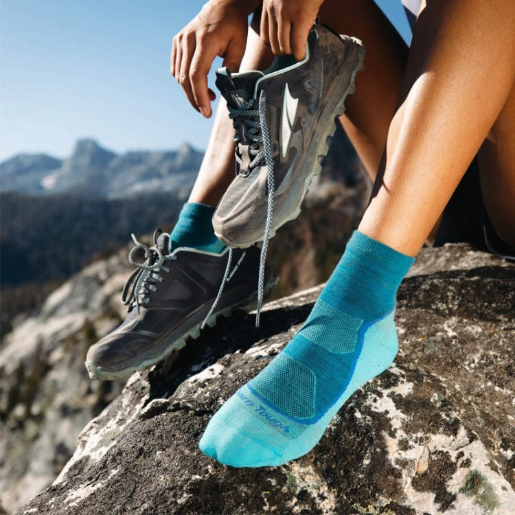 Darn Tough Women's Light Hiker Quarter Lightweight Hiking Socks - Cascade