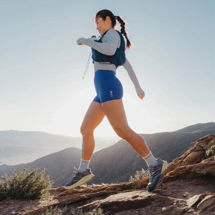 Darn Tough Women's Hiker Micro Crew Midweight Hiking Socks - Glacier