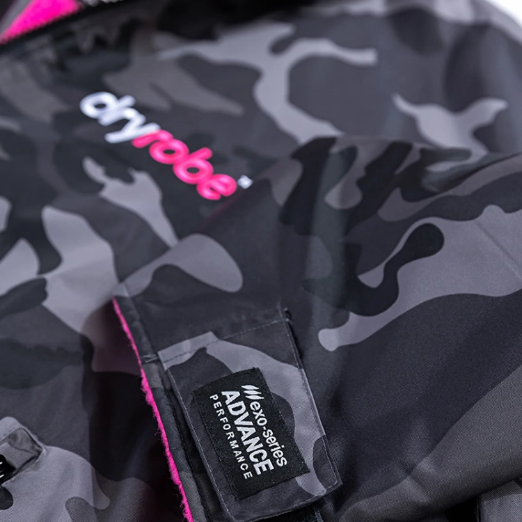 Dryrobe Advance Long Sleeve - Black Camo / Pink