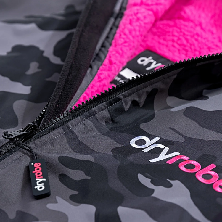 Dryrobe Advance Long Sleeve - Black Camo / Pink