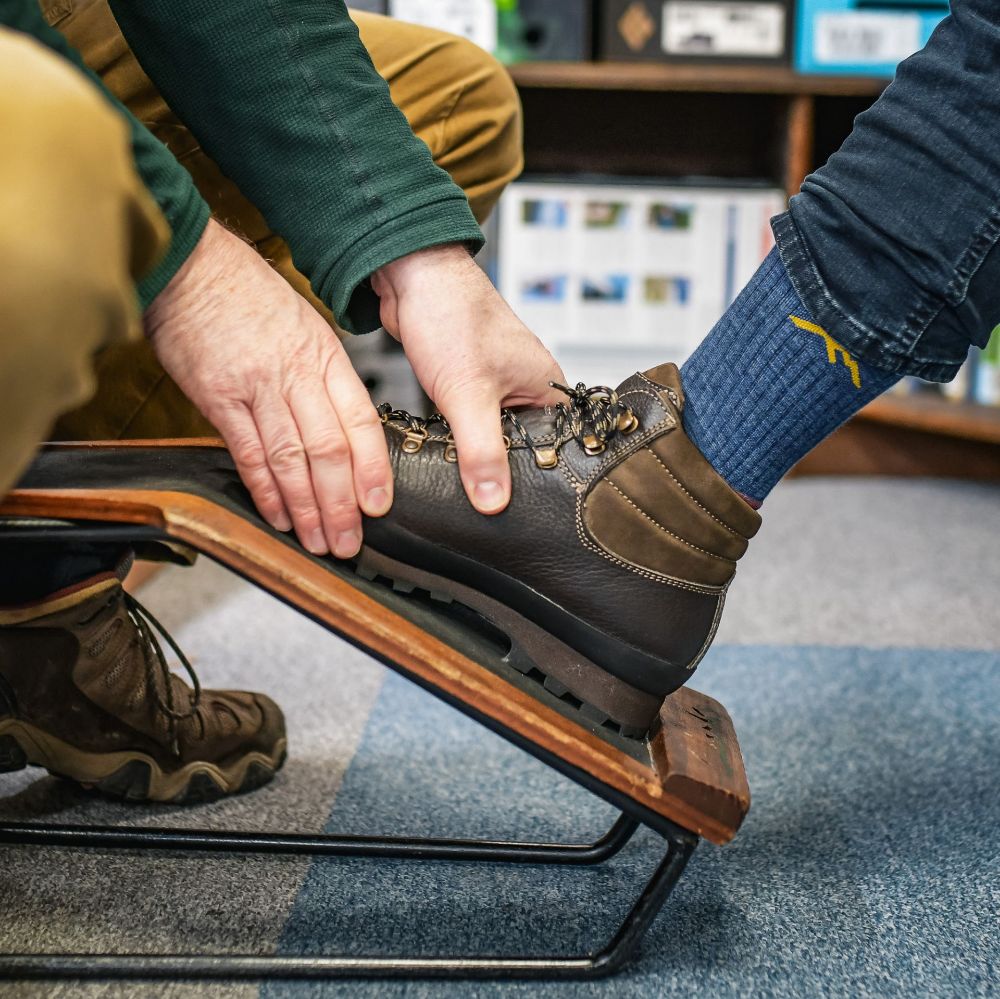 Stretching walking outlet boots